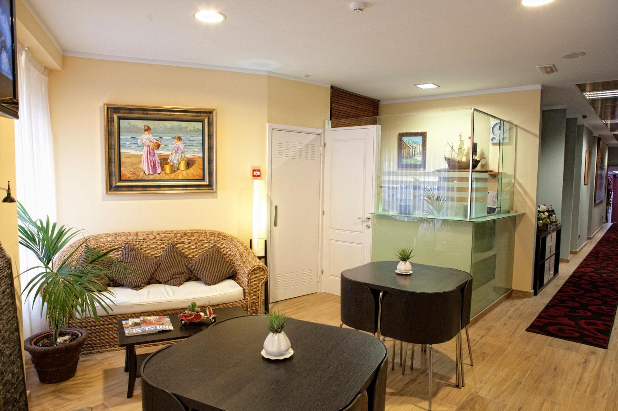 Pension Jade Кастро-Урдиалес Экстерьер фото