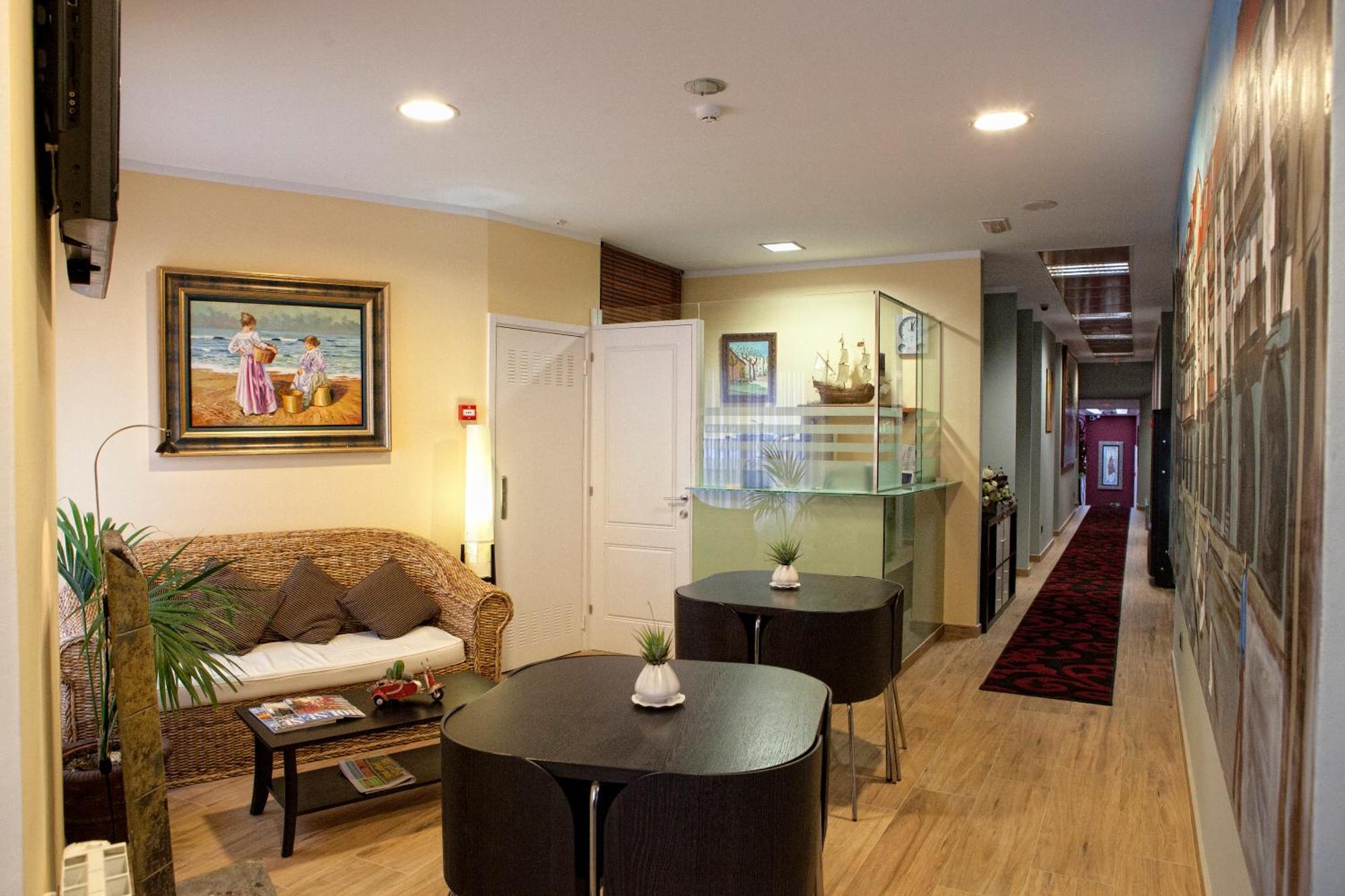 Pension Jade Кастро-Урдиалес Экстерьер фото