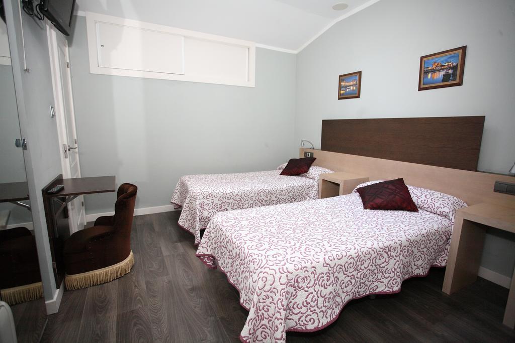 Pension Jade Кастро-Урдиалес Экстерьер фото