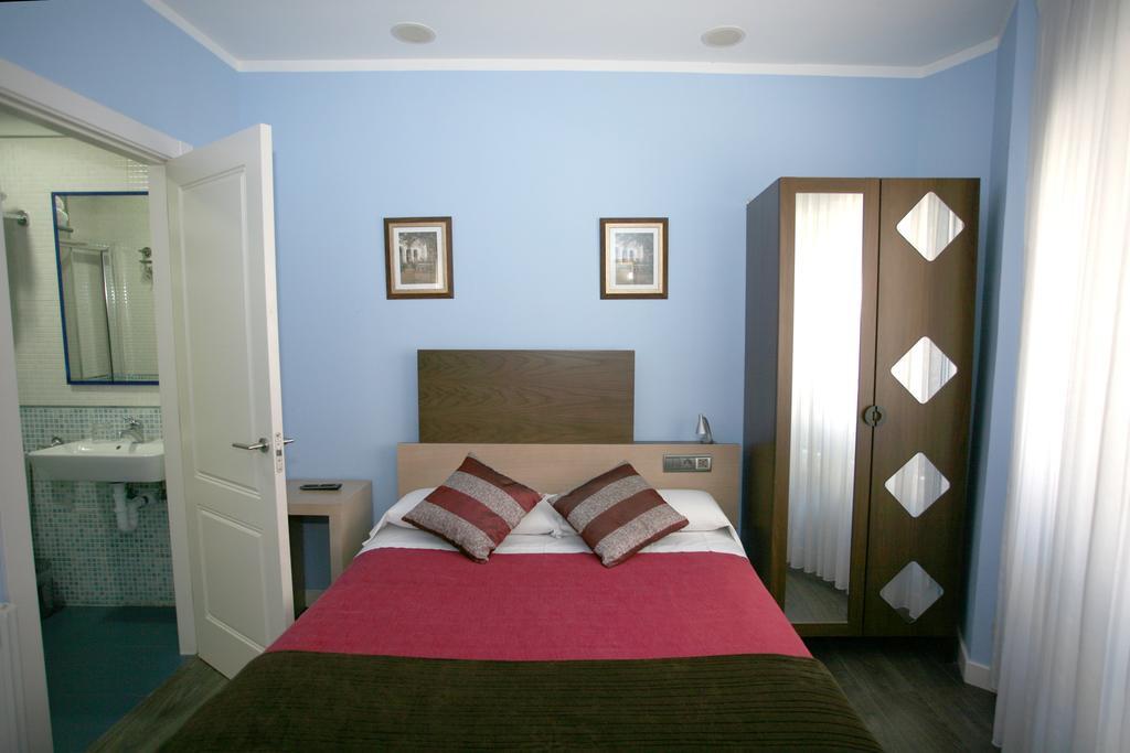 Pension Jade Кастро-Урдиалес Экстерьер фото