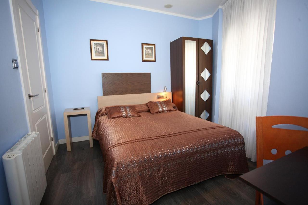 Pension Jade Кастро-Урдиалес Экстерьер фото