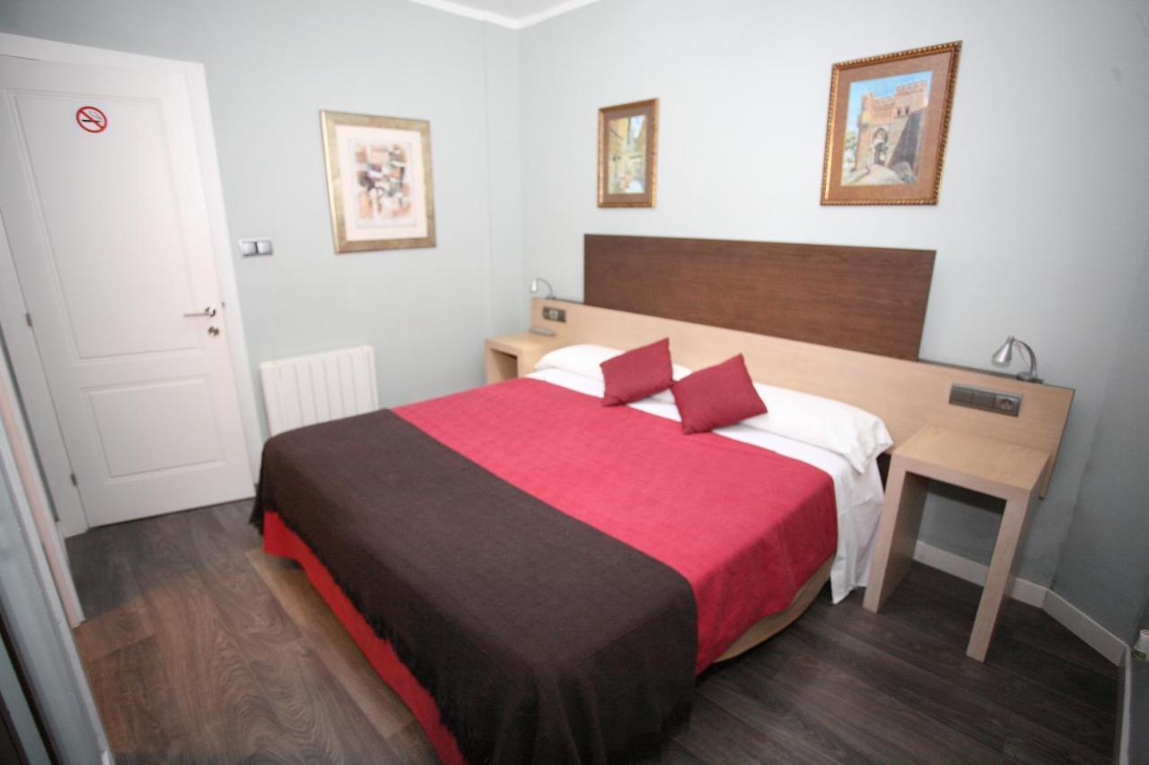 Pension Jade Кастро-Урдиалес Экстерьер фото